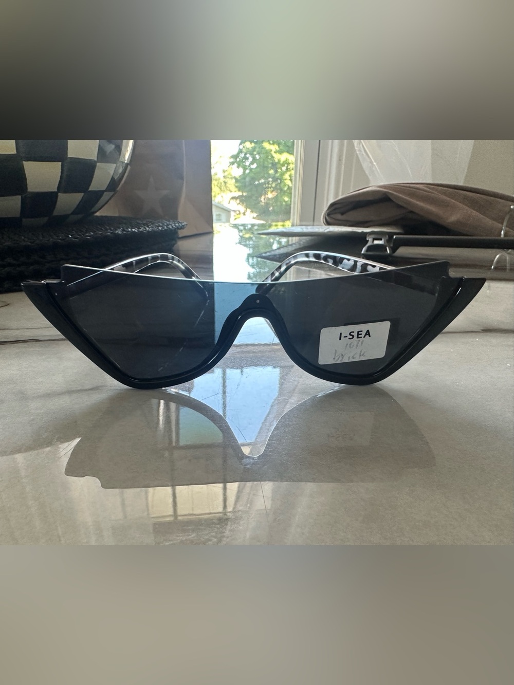 I-SEA Black Cat-Eye Sunglasses Tortoise Arms – New With Tags